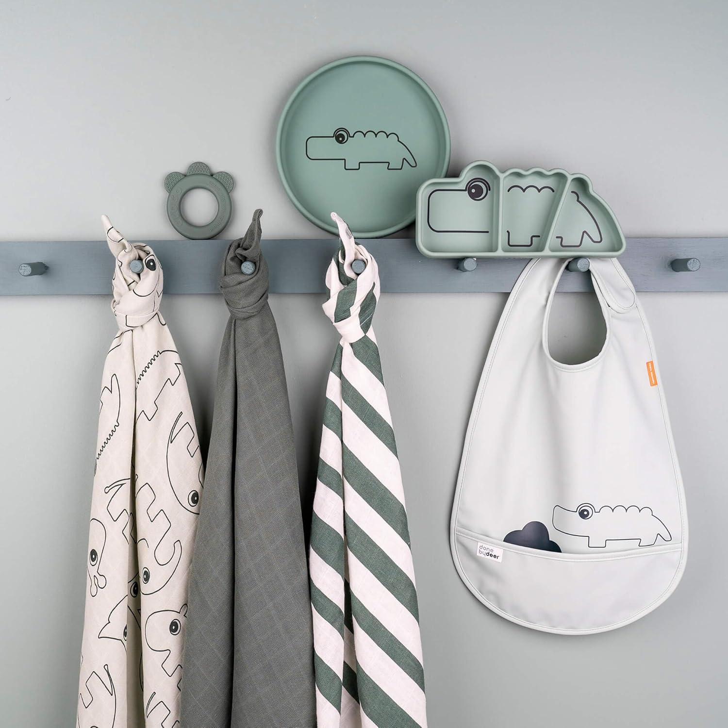 Done by Deer Crocodile Snack Plate - Suction BPA-Free Durable 1